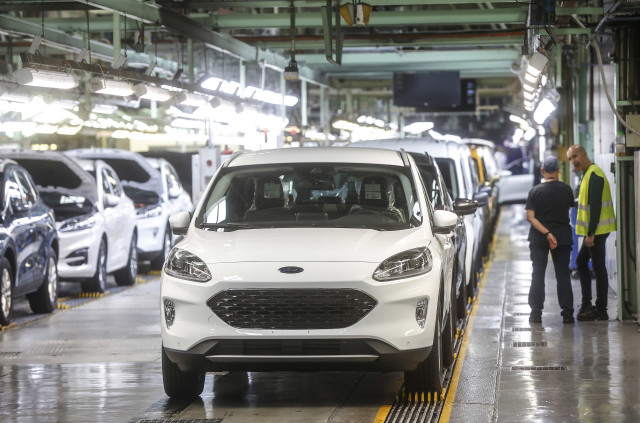 Archivo - Varios vehículos en la fábrica de Ford en Almussafes, a 24 de octubre de 2022, en Almussafes, Valencia, Comunidad Valenciana (España).