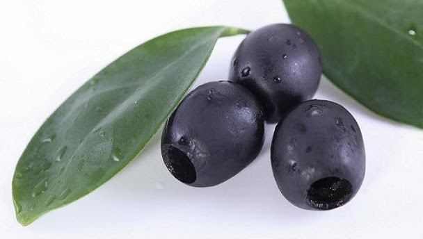 Archivo - Aceituna negra de mesa