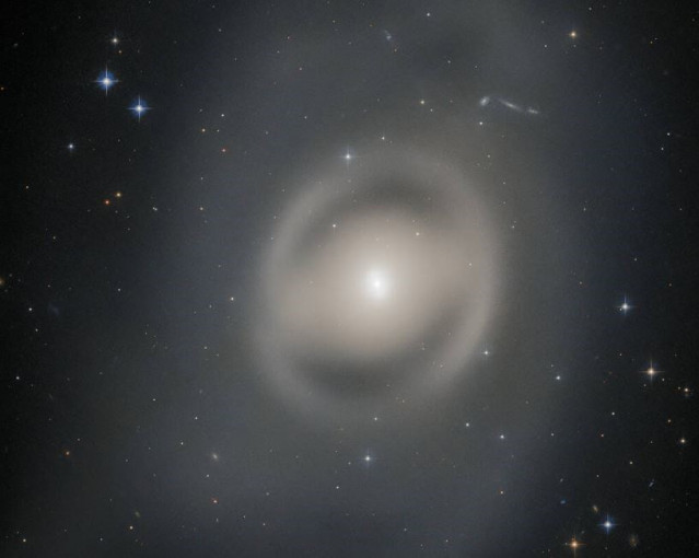 Galaxia lenticular NGC 6684