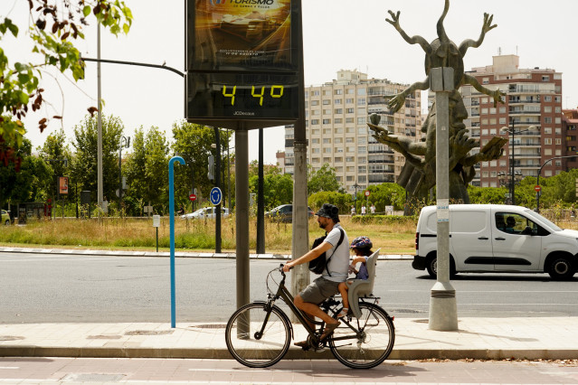 Termómetro en la calle, a 10 de agosto de 2023, en Valencia, Comunidad Valenciana (España)