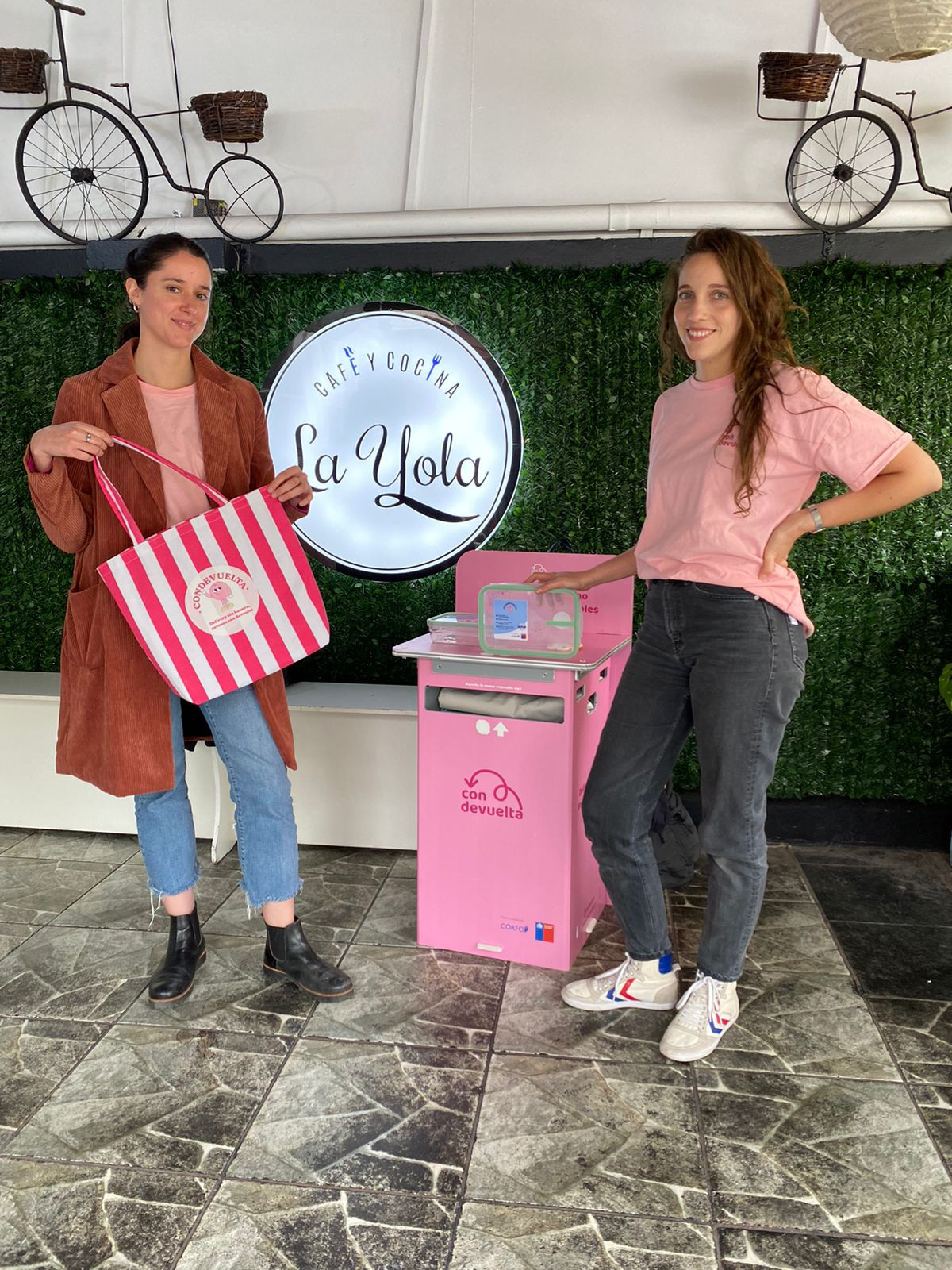 Laura e Isabel Fundadoras Con Devuelta 