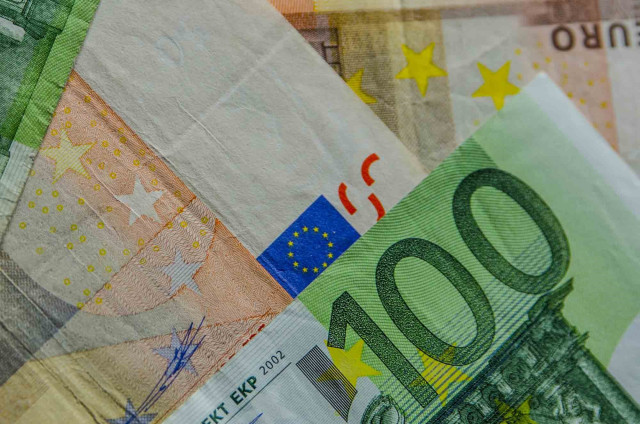 Archivo - Billetes de euro.