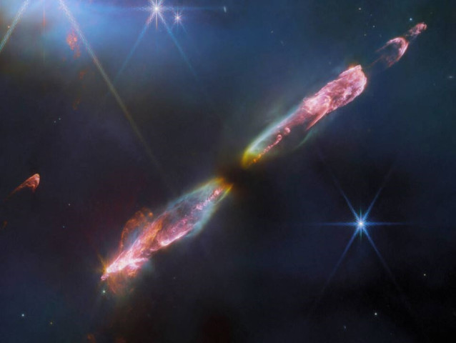 Mirada de alta resolución en infrarrojo cercano del telescopio espacial James Webb a Herbig-Haro 211