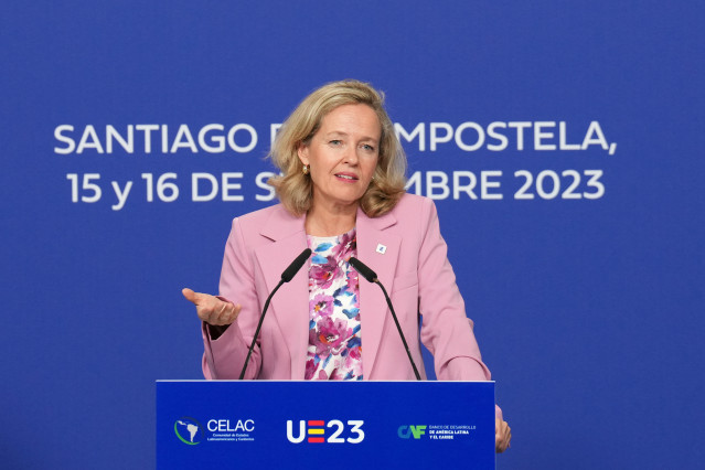 La vicepresidenta primera y ministra de Asuntos Económicos en funciones, Nadia Calviño, durante la rueda de prensa tras la reunión informal de ministros de economía en el marco de la Presidencia de España del Consejo de Unión Europea