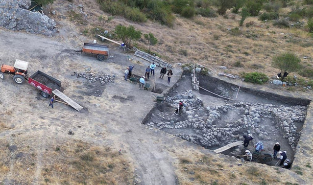 En este sitio de excavación al pie de Ambarlikaya en Boğazköy-Hattusha en Turquía, se descubrió una tablilla cuneiforme con una lengua indoeuropea previamente desconocida.