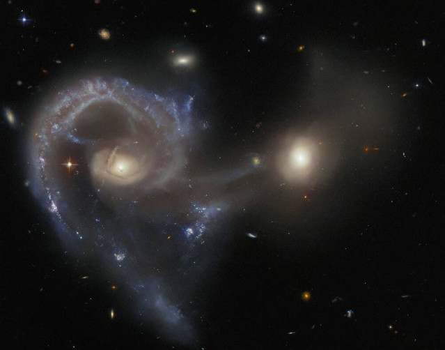 El Hubble observa un peculiar par galáctico