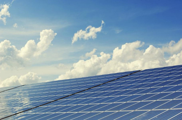Archivo - Placas solares.