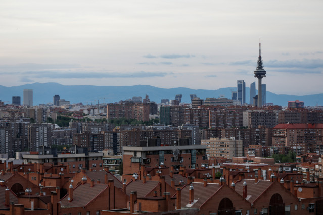Archivo - El skyline de Madrid durante la pandemia del coronavirus.