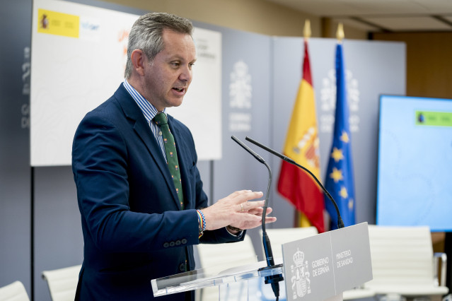 El ministro de Sanidad en funciones, José Miñones, interviene durante el acto institucional con motivo del Día Mundial del Donante de Médula Ósea y Sangre de Cordón Umbilical, en el Ministerio de Sanidad, a 13 de septiembre de 2023, en Madrid (España). El