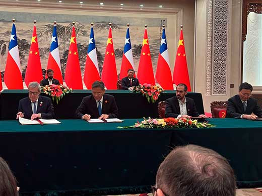 Firma Chile y China