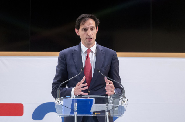 El comisario de Acción por el Clima de la Unión Europea, Wopke Hoekstra, comparece en una rueda de prensa tras su reunión con la vicepresidenta tercera y ministra para la Transición Ecológica y el Reto Demográfico en funciones, Teresa Ribera, en la sede d