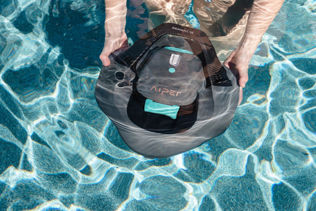 Archivo - Robot de limpieza de piscinas