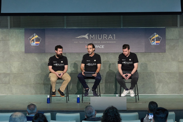 (I-D) El confundador y responsable de Desarrollo de Negocio de PDL Space, Raúl Verdú; el presidente ejecutivo de PLD Space, Ezequiel Sánchez, y el confundador, CEO y director de lanzamiento de PDL Space, Raúl Torres,