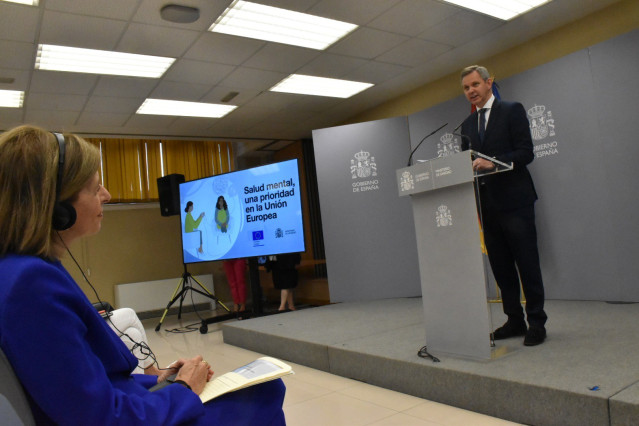 Archivo - El ministro de Sanidad, José Miñones, y la comisaria europea de Salud y Seguridad Alimentaria, Stella Kyriakides, presiden el acto de Presentación de la Comunicación sobre Salud Mental de la Unión Europea. En Madrid (España), a 9 de junio de 202