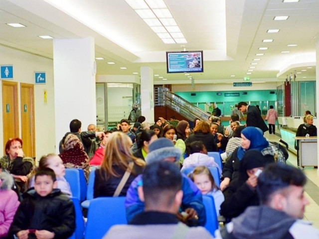 Archivo - Sala De Espera-Centro Médico-