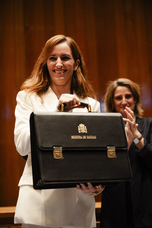 La hasta ahora portavoz de Más Madrid en la Asamblea de Madrid, Mónica García, interviene durante el traspaso de la cartera de Sanidad, en la sede del Ministerio de Sanidad, a 21 de noviembre de 2023, en Madrid (España). En la segunda legislatura del Gobi