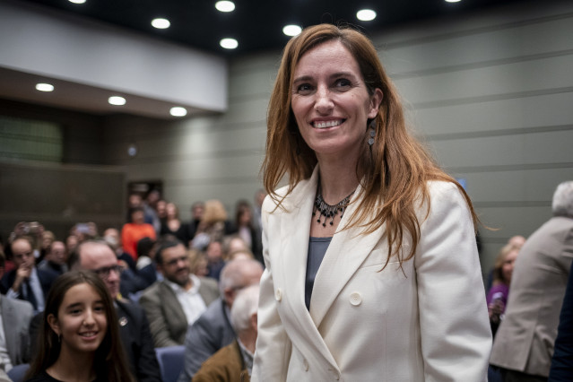 La nueva ministra de Sanidad, Mónica García, a su llegada a la toma de posesión del cargo de Yolanda Díaz, en la sede ministerial, a 21 de noviembre de 2023, en Madrid (España).  En el segundo Gobierno de coalición del PSOE, Yolanda Díaz ha sido nombrada