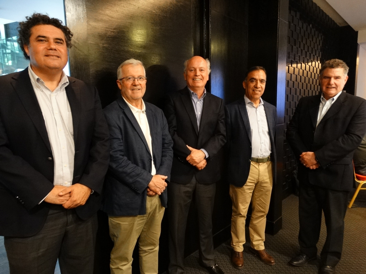 Josu00e9 Hevia, Luis Mondragu00f3n, Camilo Rillu00f3n, Roberto Vega, Jorge Caorsi 