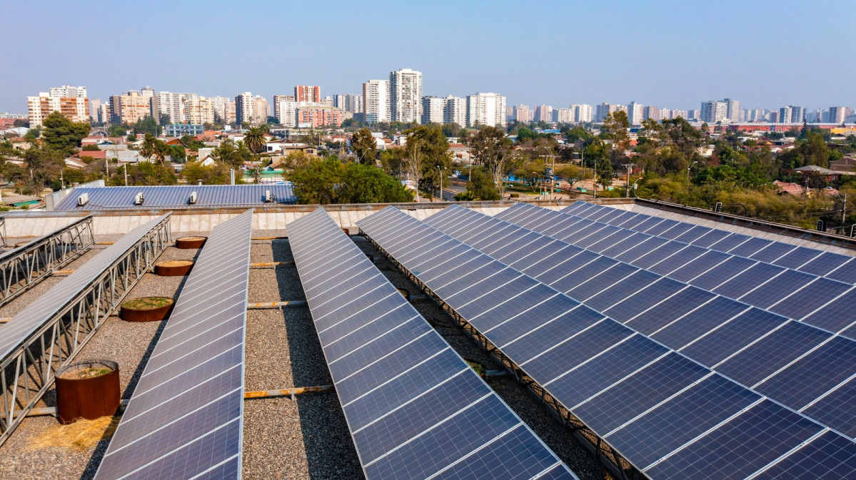 Megacentro B Paneles solares