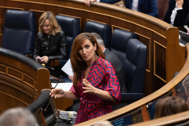 La ministra de Sanidad, Mónica García, durante una sesión de control en el Congreso de los Diputados, a 20 de diciembre de 2023, en Madrid (España). Durante la sesión de control, el presidente del Gobierno, responde a preguntas del líder del PP, y de la p