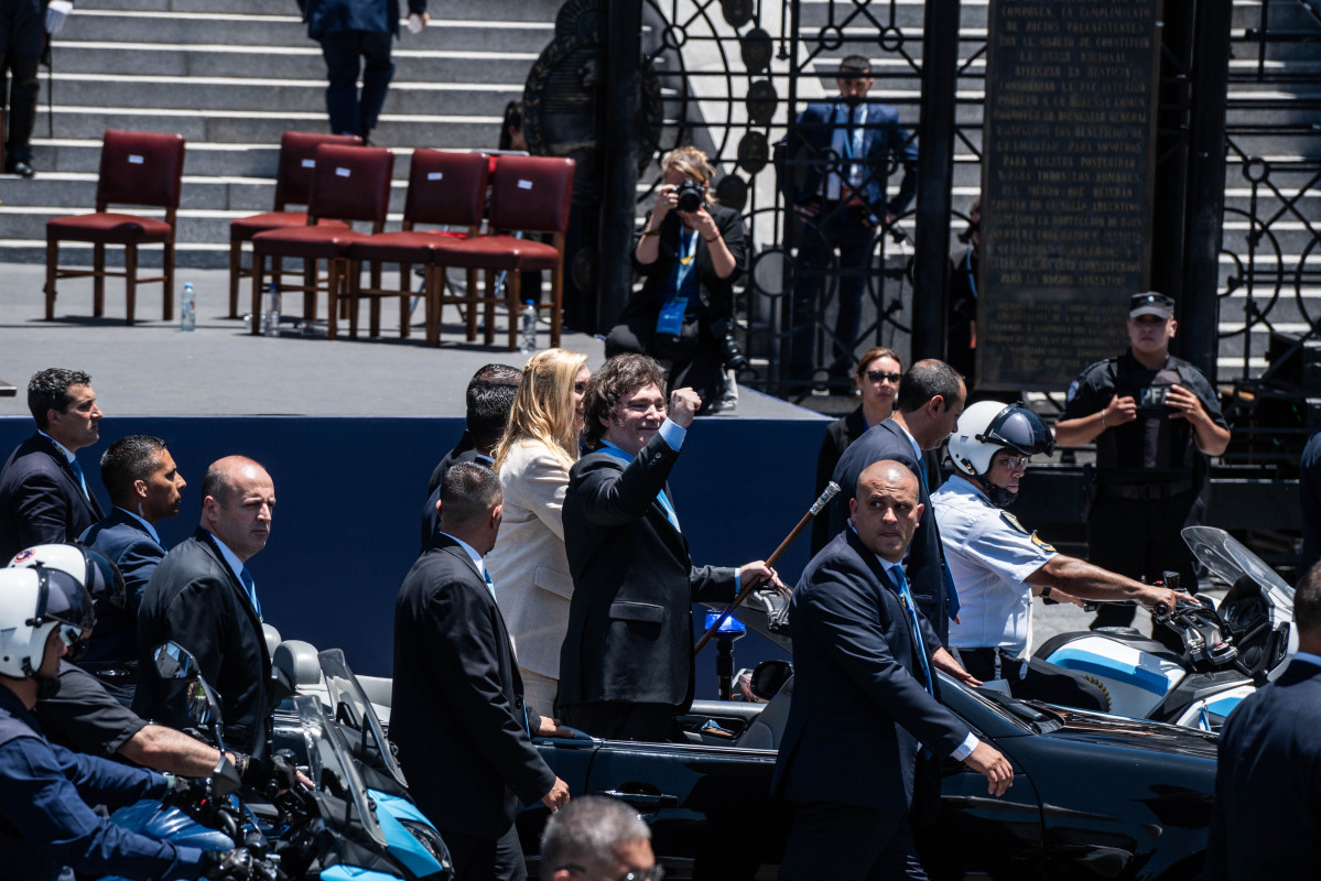 EuropaPress 5628680 presidente argentina javier milei da discurso simpatizantes toma posesion