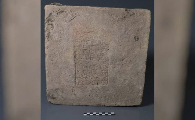 Uno de los ladrillos con inscripciones sobre reyes mesopotámicos