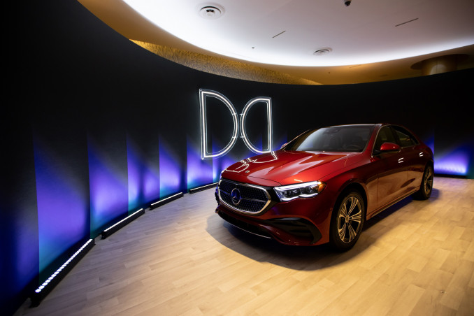 VEhículo Mercedes con soporte para la tecnología Dolby