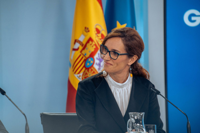 La ministra de Sanidad, Mónica García, durante una rueda de prensa posterior a la reunión del Consejo de Ministros, en el Palacio de la Moncloa, a 19 de diciembre de 2023, en Madrid (España). El Consejo de Ministros ha aprobado finalmente la reforma del s