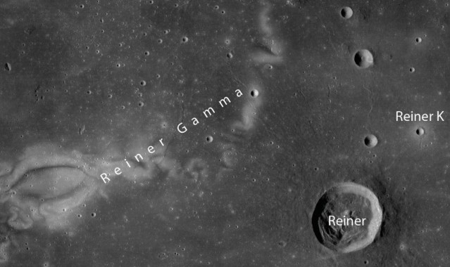 Las rocas de un metro de altura descubiertas en el trabajo se encuentran cerca del cráter Reiner K, en la región 'Reiner Gamma', que presenta una anomalía magnética.