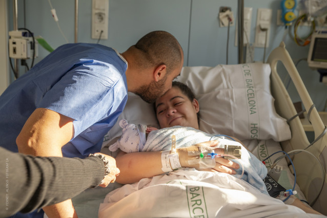 Ha pesado 2,9 kilos y tanto la madre como el niño se encuentran en buen estado de salud