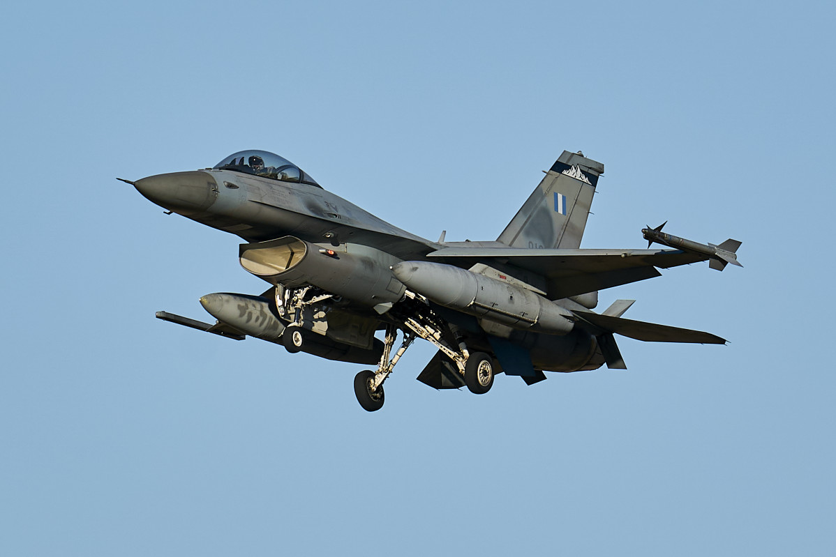 EuropaPress 4267926 avion general dynamics f 16 grecia realiza practicas maniobras aereas
