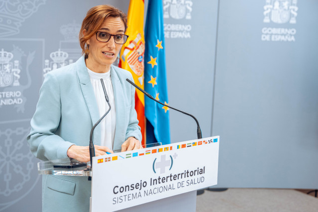 La ministra de Sanidad, Mónica García, ofrece una rueda de prensa tras el pleno del Consejo Interterritorial del Sistema Nacional de Salud (CISNS), en el Ministerio de Sanidad, a 9 de febrero de 2024, en Madrid (España). El Ministerio de Sanidad y las CCA