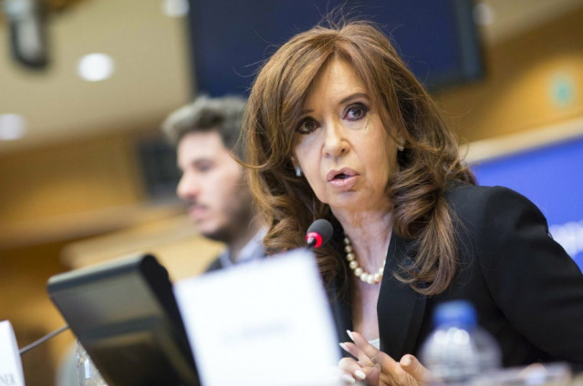 Archivo -    En la última comparecencia de la expresidenta de Argentina, Cristina Fernández de Kirchner, en el Parlamento Europeo, la exmandataria ha aprovechado para cargar contra la Corte Suprema de Justicia en Argentina, contra la 'ley 2x1', contra el