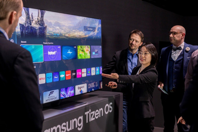 Televisor Sasmsung Tizen OS en el evento World of Samsung.