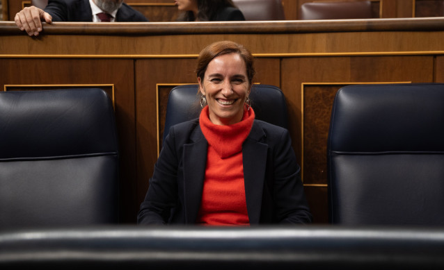 La ministra de Sanidad, Mónica García, durante una sesión de control al Gobierno, en el Congreso de los Diputados, a 28 de febrero de 2024, en Madrid (España). La implicación de Koldo García Izaguirre, que fue asesor del exministro socialista José Luis Áb