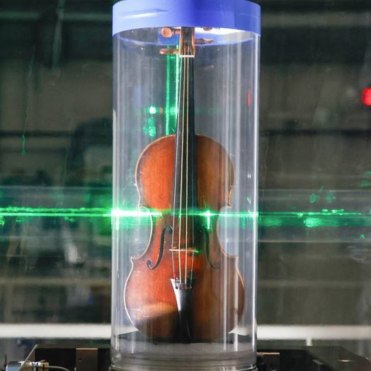 Vista cercana de 'Il Cannone' de Paganini en la estación experimental BM18 en el ESRF.