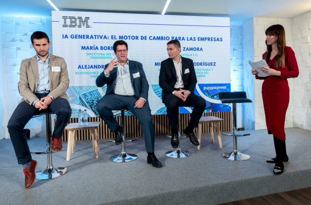 Ponentes en el encuentro informativo ‘IA generativa: el motor de cambio para las empresas’, organizado por Europa Press e IBM