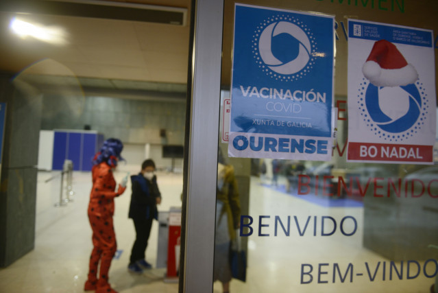 Archivo - Entrada del recinto ferial Expourense, donde los niños están siendo vacunados, el día en el que han reanudado el proceso de vacunación infantil, a 4 de enero de 2022, en Ourense, Galicia, (España). Galicia retoma hoy la vacunación contra el coro