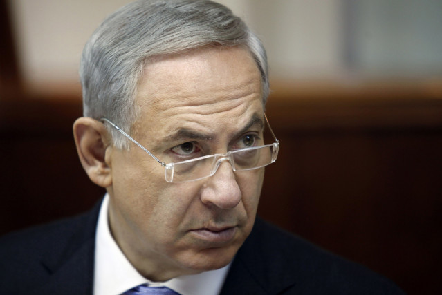 Archivo - Imagen de archivo del primer ministro israelí, Benjamin Netanyahu, durante su reunión semanal de gabinete en Jerusalén, ago 4 2013. Israel ordenó una movilización en pequeña escala de sus reservistas el miércoles y fortaleció sus defensas de mis