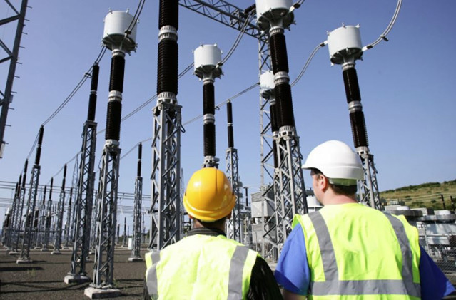: La Contribución Del Hexafluoruro De Azufre Al Efecto Invernadero Es Más De 24.000 Veces Mayor Que La Del Dióxido De Carbono; El Gas Se Utiliza Comúnmente En Redes Eléctricas.