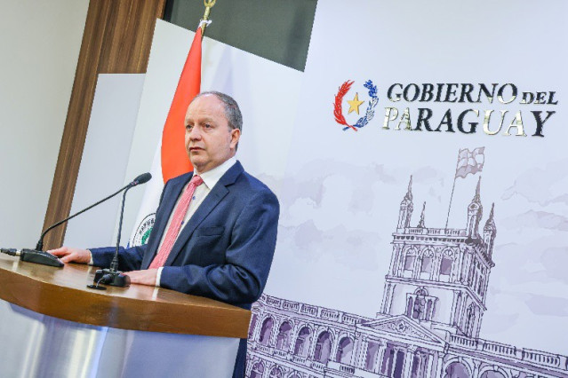 El ministro de Economía y Finanzas, Carlos Fernández Valdovinos