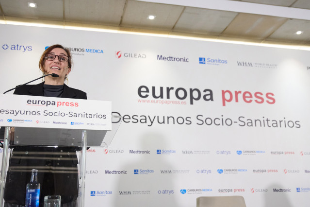 La ministra de Sanidad, Mónica García, interviene durante un desayuno Socio-Sanitario de Europa Press, en el Hotel Hyatt Regency Hesperia Madrid, a 8 de abril de 2024, en Madrid (España).