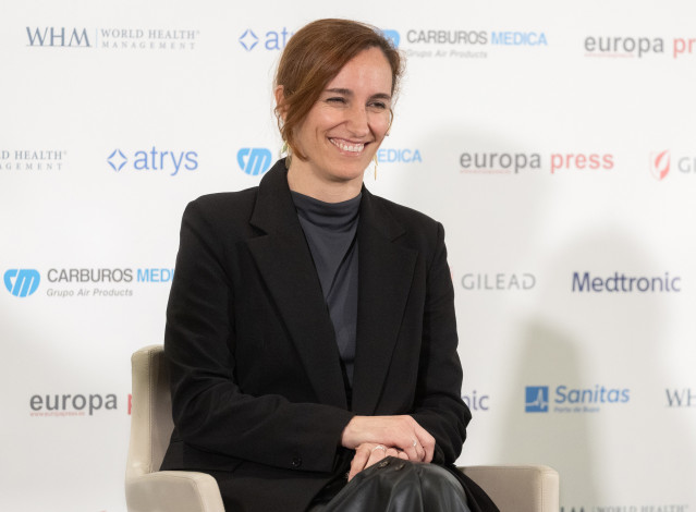 La ministra de Sanidad, Mónica García, durante un desayuno Socio-Sanitario de Europa Press, en el Hotel Hyatt Regency Hesperia Madrid, a 8 de abril de 2024, en Madrid (España). El desayuno ha tenido después de que el pasado viernes, 5 de abril, el ministe