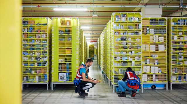 Interior del Operations Innovation Lab de Amazon en Vercelli (Italia)