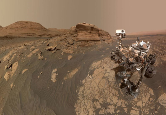 Archivo - El rover Curiosity de la NASA en Marte