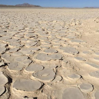 Grietas secas en los depósitos de arena de Yungay