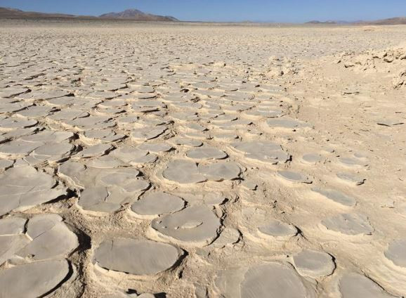 Grietas secas en los depósitos de arena de Yungay