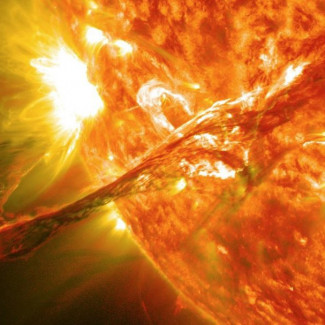 Esta eyección de masa coronal, capturada por el Observatorio de Dinámica Solar de la NASA, hizo erupción en el Sol el 31 de agosto de 2012, viajando a más de 1.300 kilómetros por segundo y envian