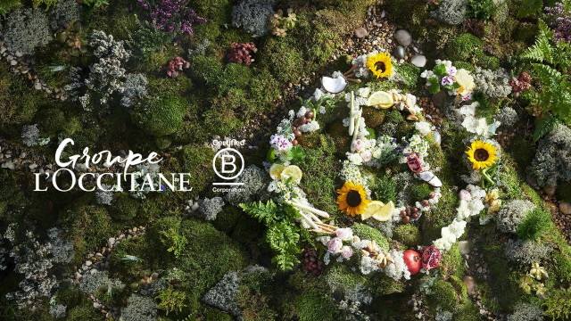 Archivo - Logo de L'Occitane sobre un fondo floral.