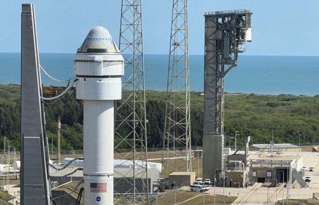 Nave Starliner en lo alto del cohete Atlas V